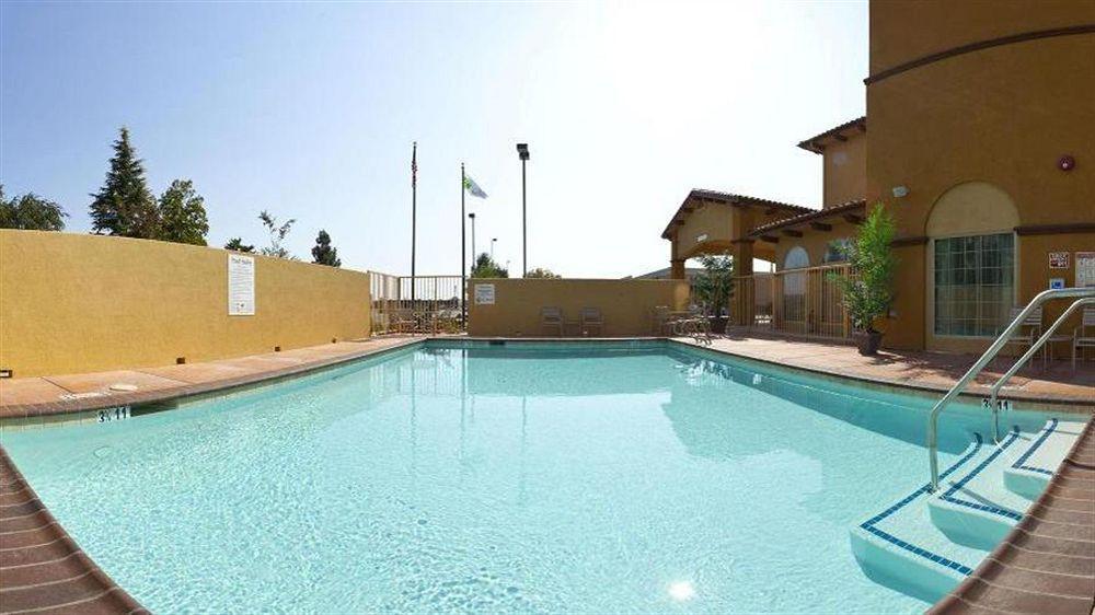 Holiday Inn Express Hotel & Suites Willows By Ihg Екстериор снимка