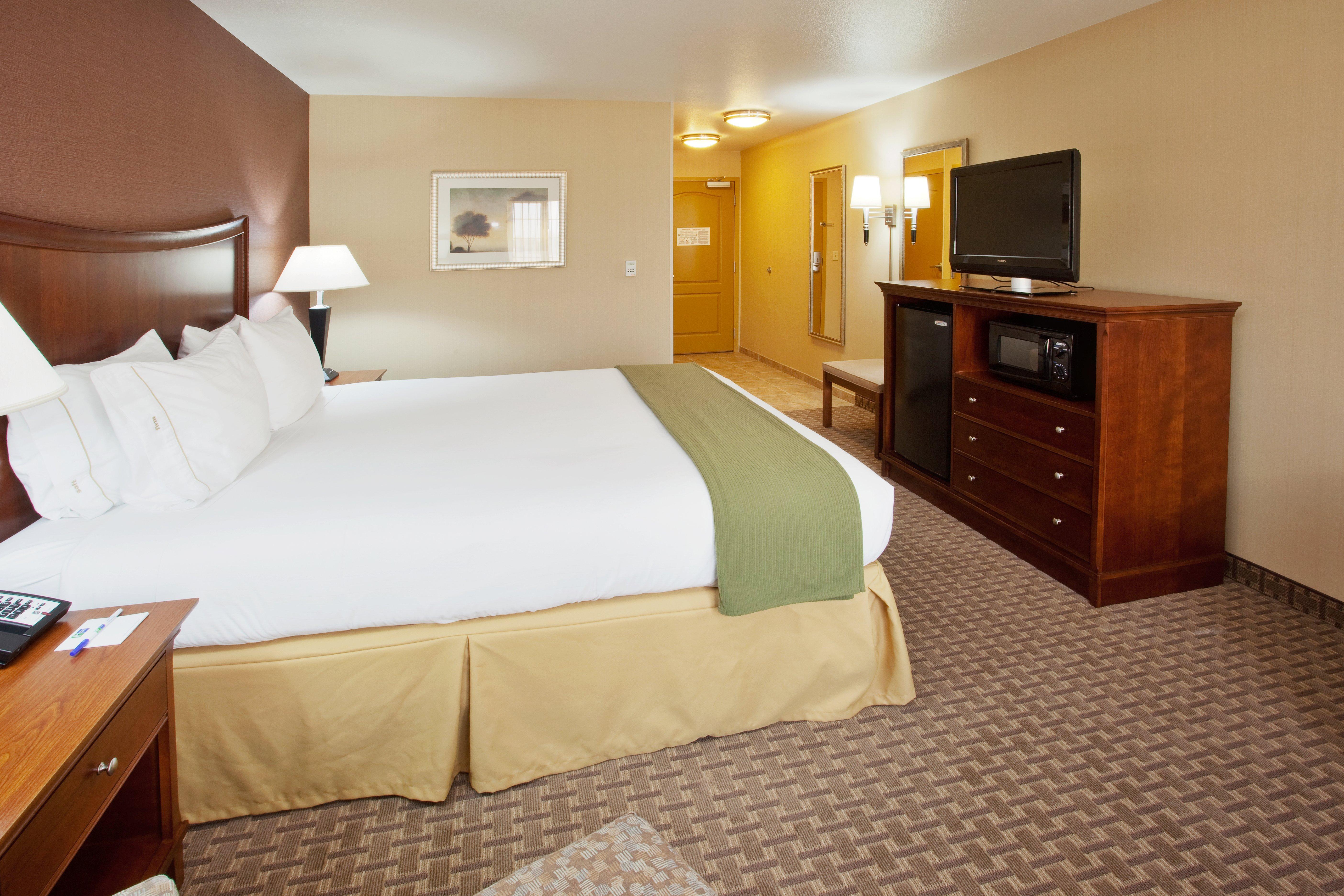 Holiday Inn Express Hotel & Suites Willows By Ihg Стая снимка