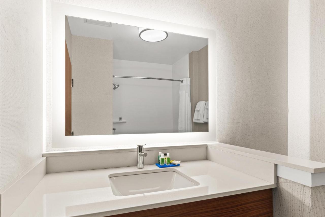 Holiday Inn Express Hotel & Suites Willows By Ihg Екстериор снимка