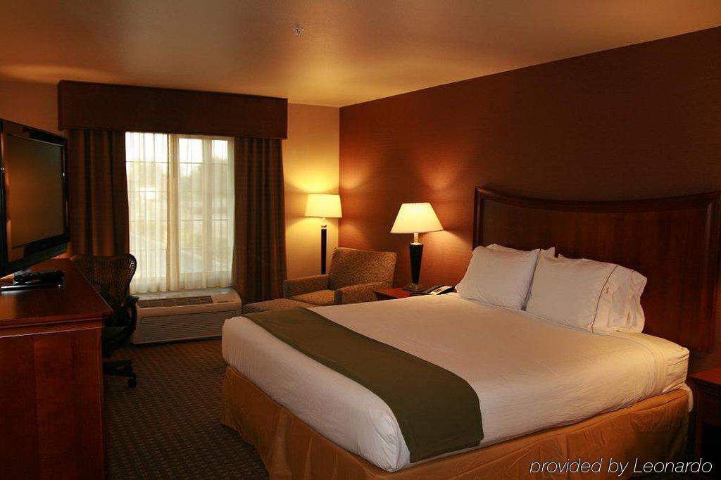 Holiday Inn Express Hotel & Suites Willows By Ihg Стая снимка
